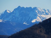 34 Dalla cima della Corna Bianca maxi zoom verso il Pizzo Camino 